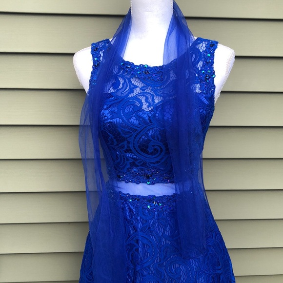 Elegant Blue Lace Dress with Scarf - Picture 9 of 9